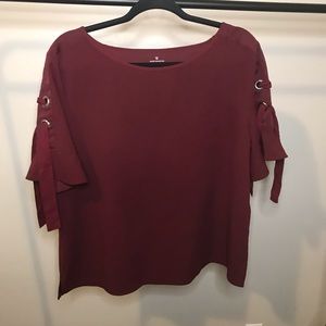 Cute Worthington top blouse maroon colored
